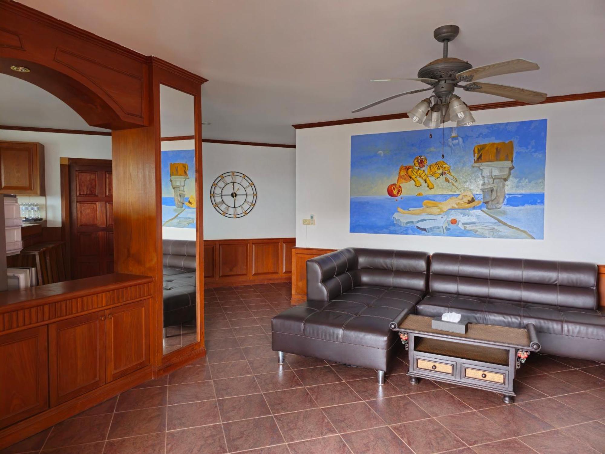 Sai Rougn Apartment Patong Luaran gambar